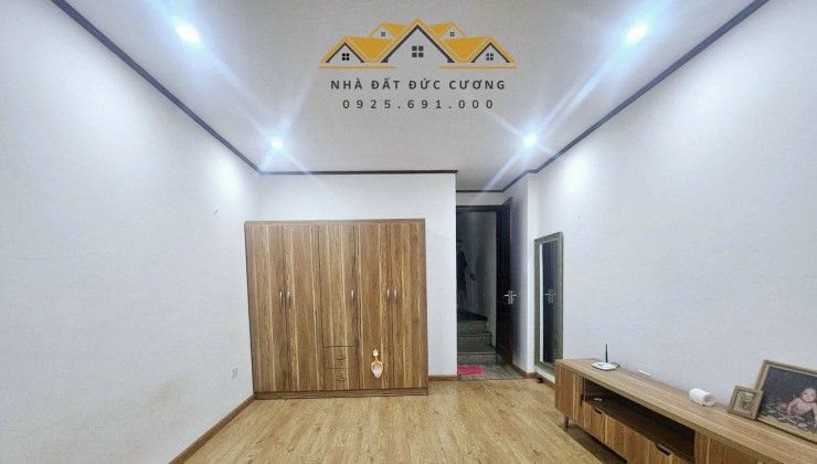 359 Hoàng Hoa Thám, 56m2, 6 tầng, mặt tiền 4m, 8 phòng ngủ, giá 12,5 tỷ